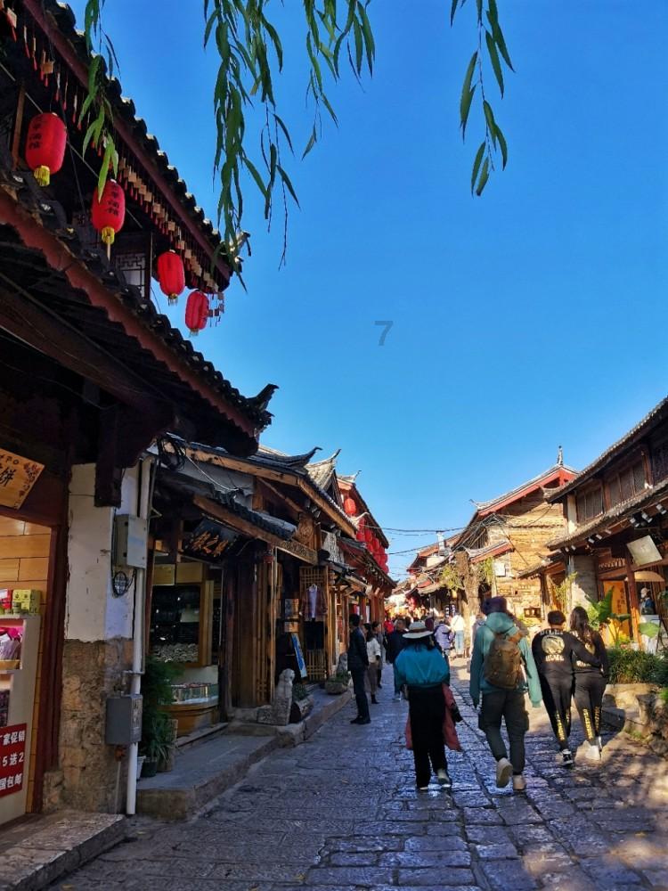 9岁儿子7点起床为家人做早餐，如何看待孩子的行为？你会让孩子这样做吗？